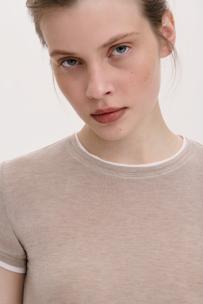 МІНІМАЛІСТИЧНА ФУТБОЛКА  1176 зображення